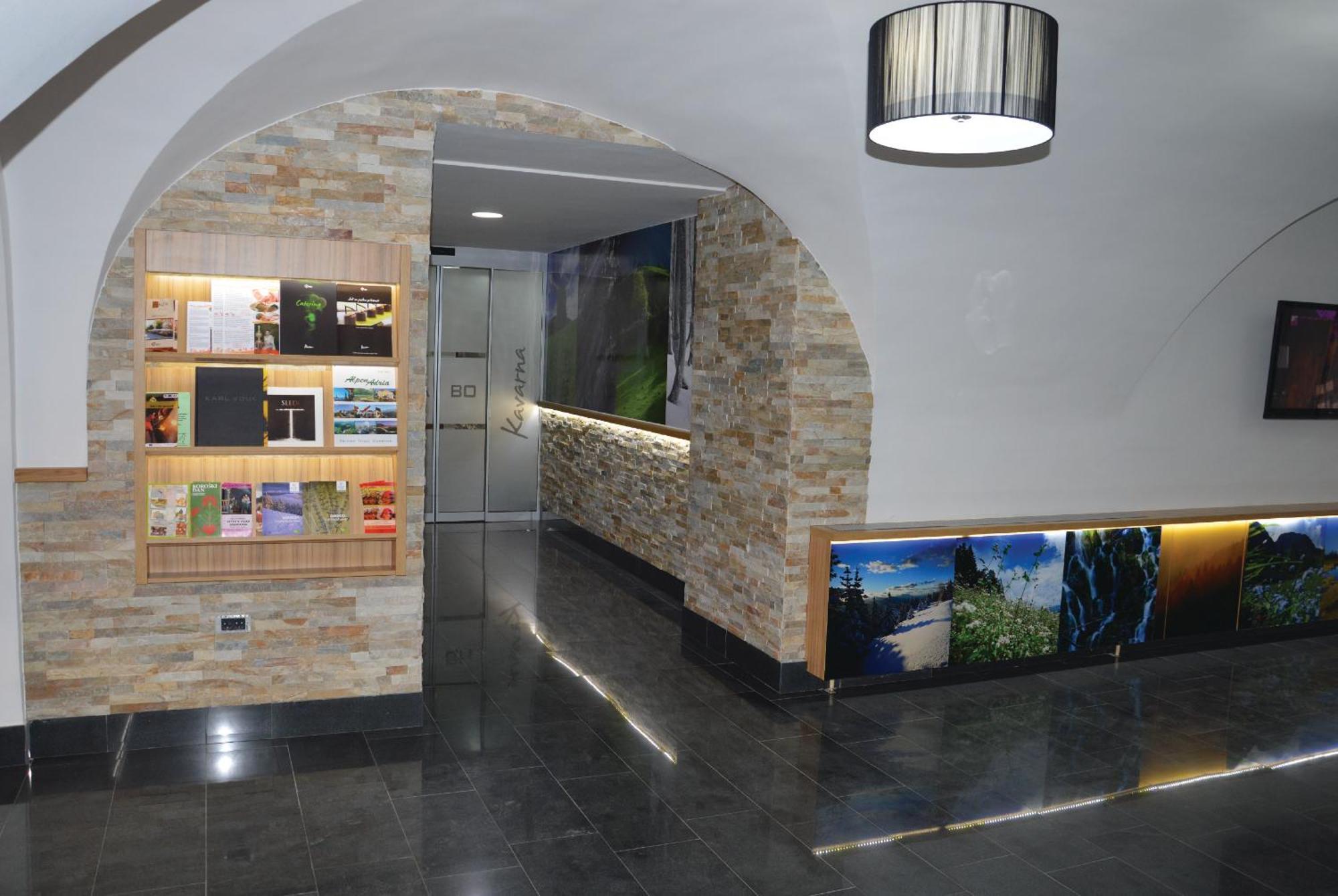 Hotel 슬로벤 그라데츠 외부 사진