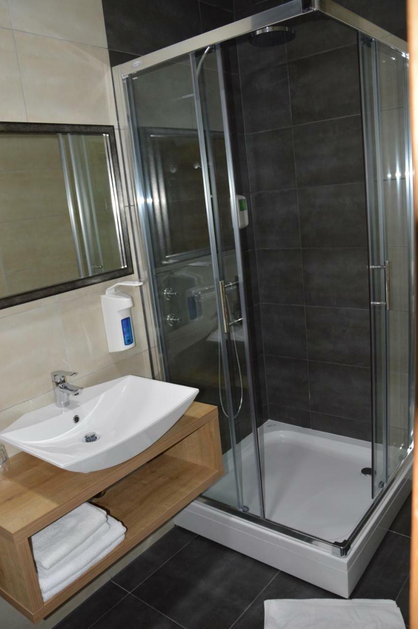 Hotel 슬로벤 그라데츠 외부 사진